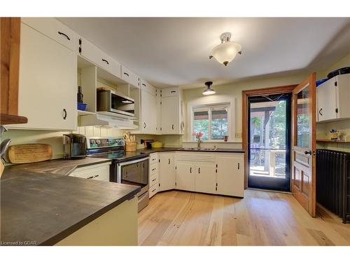 513 St Andrew Street W, Fergus, ON - Indoor Photo Showing Kitchen