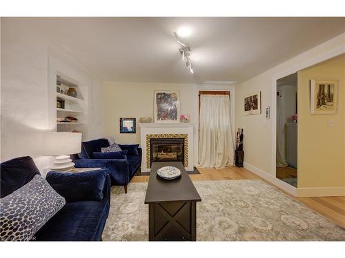 513 St Andrew Street W, Fergus, ON - Indoor Photo Showing Living Room With Fireplace