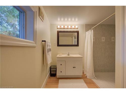 513 St Andrew Street W, Fergus, ON - Indoor Photo Showing Bathroom