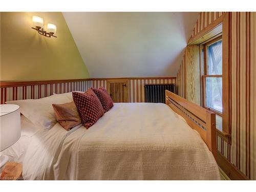 513 St Andrew Street W, Fergus, ON - Indoor Photo Showing Bedroom