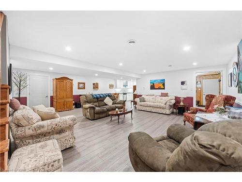 100 Harris Crescent, Mount Forest, ON - Indoor Photo Showing Living Room