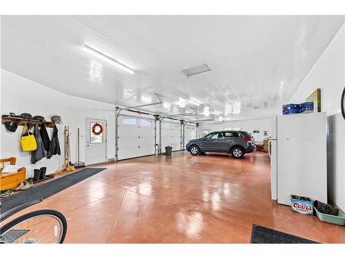 100 Harris Crescent, Mount Forest, ON - Indoor Photo Showing Garage