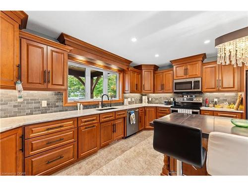 100 Harris Crescent, Mount Forest, ON - Indoor Photo Showing Kitchen