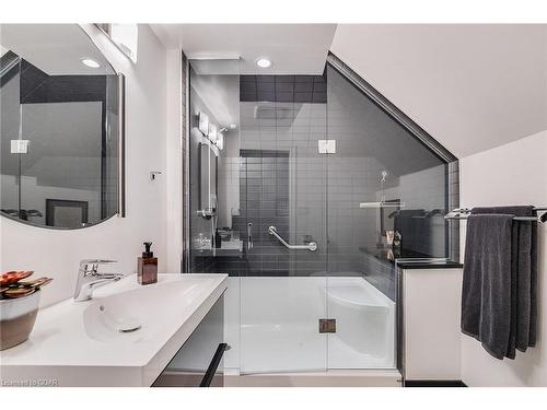 20 Wildan Drive, Hamilton, ON - Indoor Photo Showing Bathroom