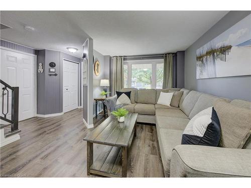 440 Flannery Drive, Fergus, ON - Indoor Photo Showing Living Room