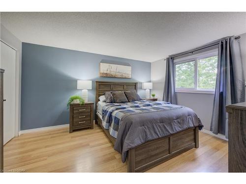 440 Flannery Drive, Fergus, ON - Indoor Photo Showing Bedroom