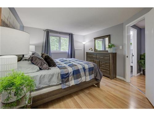 440 Flannery Drive, Fergus, ON - Indoor Photo Showing Bedroom