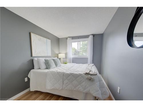 440 Flannery Drive, Fergus, ON - Indoor Photo Showing Bedroom