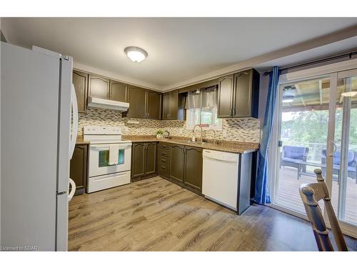 440 Flannery Drive, Fergus, ON - Indoor Photo Showing Kitchen