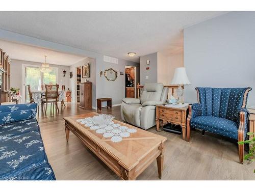 112 Freshmeadow Way, Guelph, ON - Indoor Photo Showing Living Room