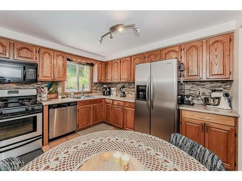 112 Freshmeadow Way, Guelph, ON - Indoor Photo Showing Kitchen With Double Sink