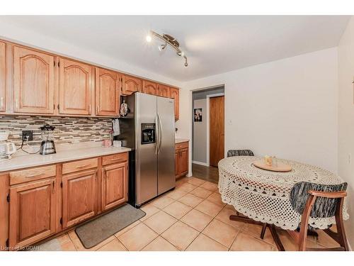 112 Freshmeadow Way, Guelph, ON - Indoor Photo Showing Kitchen