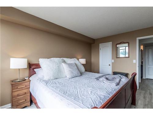 410-107 Bagot Street, Guelph, ON - Indoor Photo Showing Bedroom