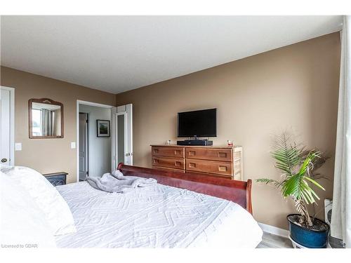 410-107 Bagot Street, Guelph, ON - Indoor Photo Showing Bedroom