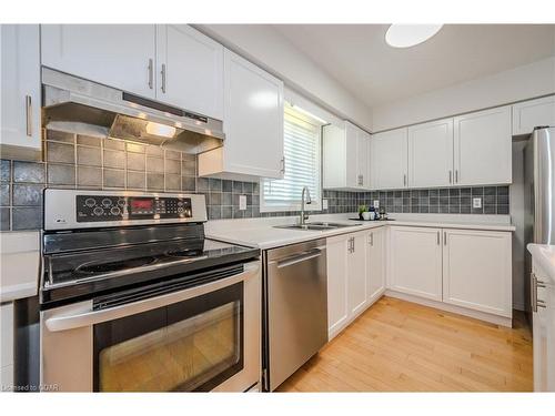 19 Silversmith Court, Guelph, ON - Indoor Photo Showing Kitchen