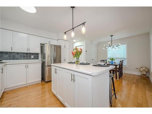 19 Silversmith Court, Guelph, ON - Indoor Photo Showing Kitchen