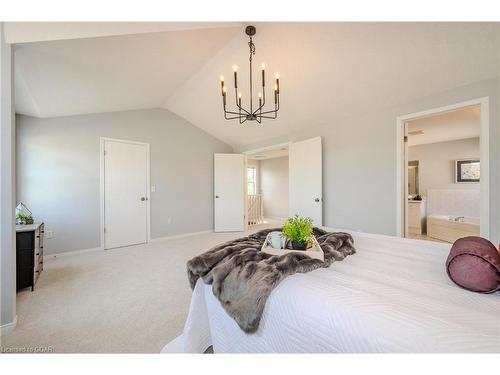 19 Silversmith Court, Guelph, ON - Indoor Photo Showing Bedroom