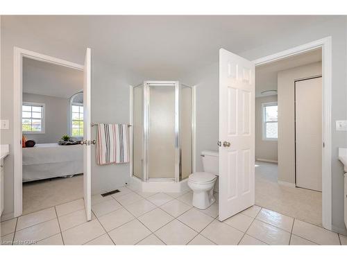 19 Silversmith Court, Guelph, ON - Indoor Photo Showing Bathroom