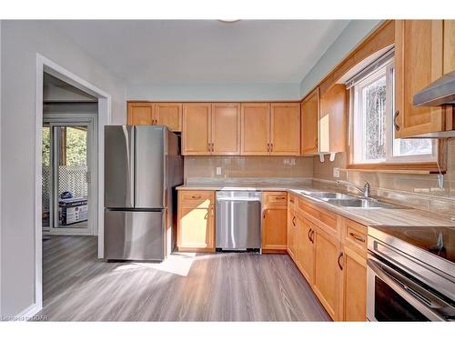 160 Arrowhead Crescent, Kitchener, ON - Indoor Photo Showing Kitchen With Double Sink