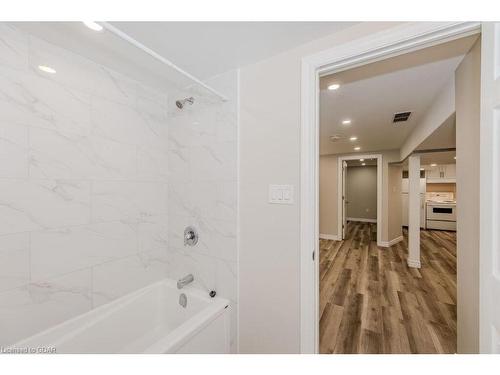 160 Arrowhead Crescent, Kitchener, ON - Indoor Photo Showing Bathroom