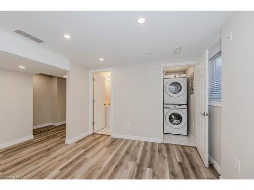 160 Arrowhead Crescent, Kitchener, ON - Indoor Photo Showing Laundry Room