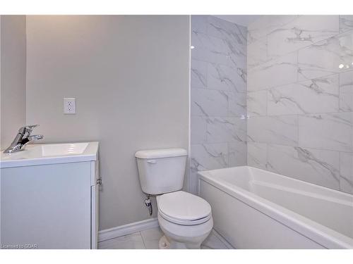 160 Arrowhead Crescent, Kitchener, ON - Indoor Photo Showing Bathroom