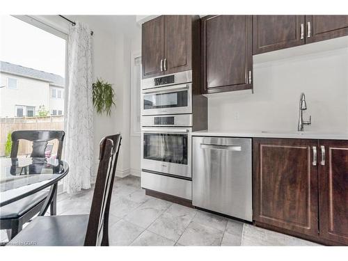 32 Kay Crescent, Fergus, ON - Indoor Photo Showing Kitchen