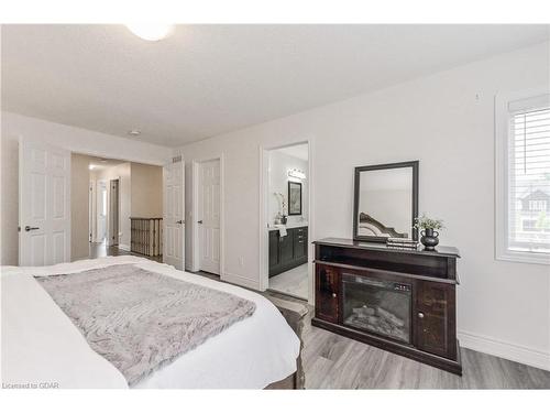 32 Kay Crescent, Fergus, ON - Indoor Photo Showing Bedroom