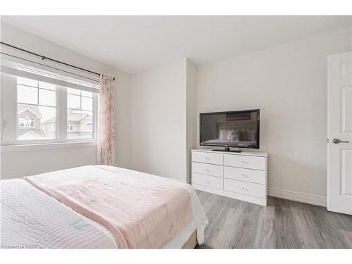 32 Kay Crescent, Fergus, ON - Indoor Photo Showing Bedroom