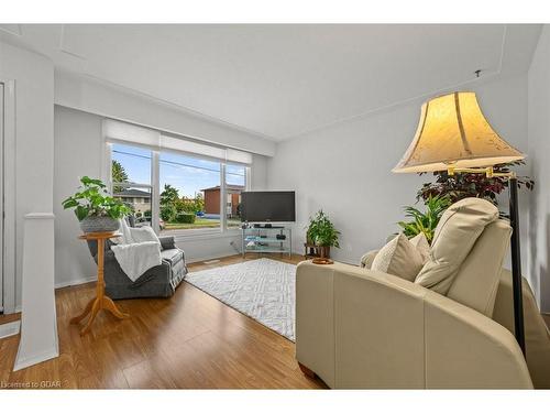 66 June Avenue, Guelph, ON - Indoor Photo Showing Living Room