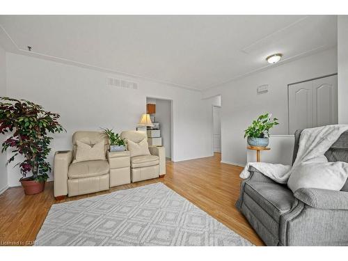 66 June Avenue, Guelph, ON - Indoor Photo Showing Living Room