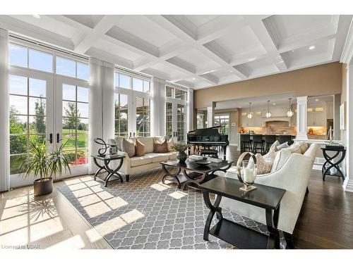 84 Old Ruby Lane, Puslinch, ON - Indoor Photo Showing Living Room