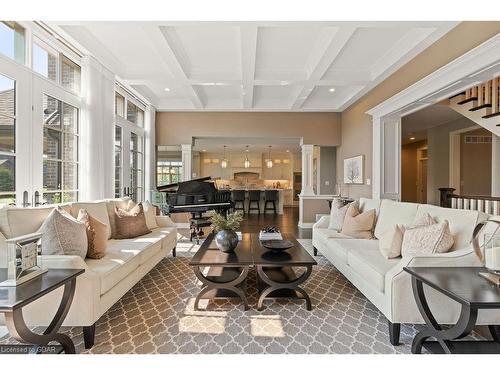 84 Old Ruby Lane, Puslinch, ON - Indoor Photo Showing Living Room