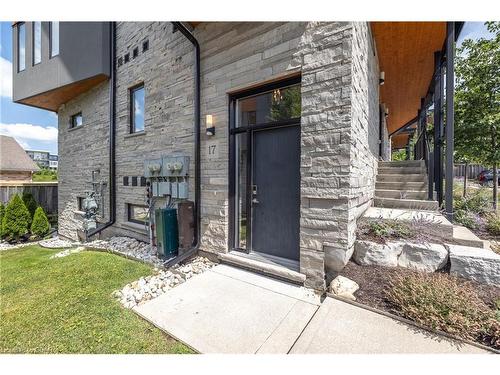 17-32 Arkell Road, Guelph, ON - Outdoor