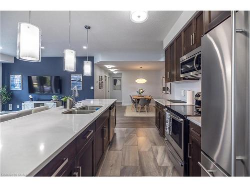 17-32 Arkell Road, Guelph, ON - Indoor Photo Showing Kitchen With Stainless Steel Kitchen With Double Sink With Upgraded Kitchen