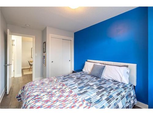 17-32 Arkell Road, Guelph, ON - Indoor Photo Showing Bedroom