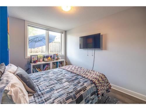 17-32 Arkell Road, Guelph, ON - Indoor Photo Showing Bedroom