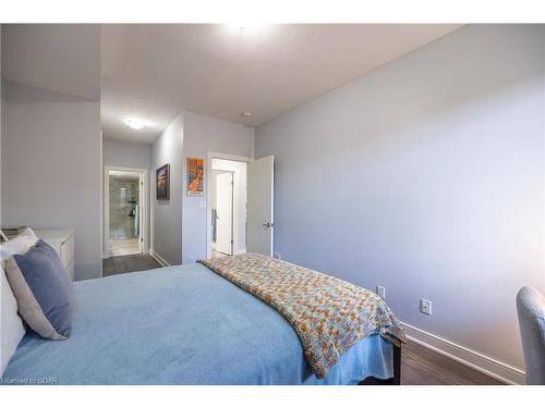 17-32 Arkell Road, Guelph, ON - Indoor Photo Showing Bedroom