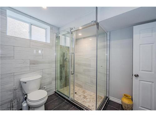 173 Clair Road W, Guelph, ON - Indoor Photo Showing Bathroom