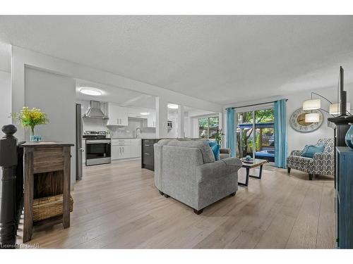 71 Westwood Road, Guelph, ON - Indoor Photo Showing Living Room