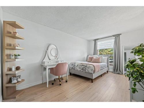 71 Westwood Road, Guelph, ON - Indoor Photo Showing Bedroom