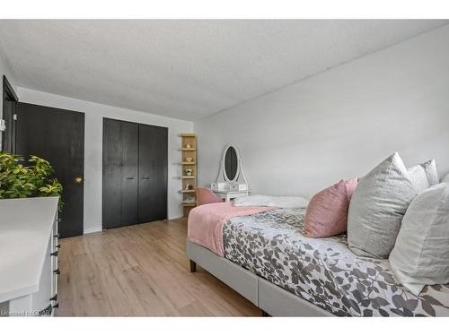 71 Westwood Road, Guelph, ON - Indoor Photo Showing Bedroom