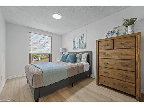 71 Westwood Road, Guelph, ON - Indoor Photo Showing Bedroom