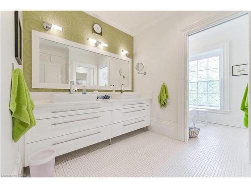 292 South River Road, Elora, ON - Indoor Photo Showing Bathroom