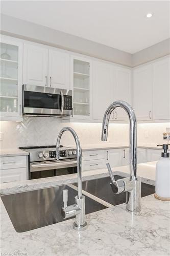 6-65 Elliott Ave East, Fergus, ON - Indoor Photo Showing Kitchen With Double Sink With Upgraded Kitchen