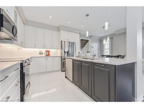 6-65 Elliott Ave East, Fergus, ON - Indoor Photo Showing Kitchen With Upgraded Kitchen