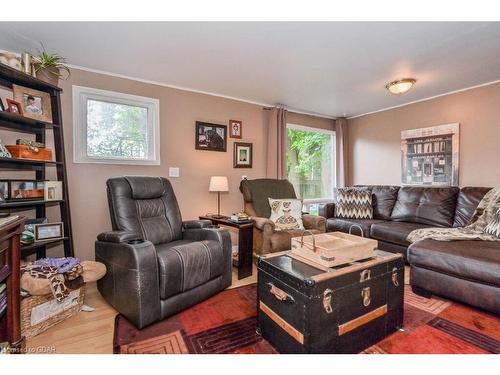 89 Mcnab Street E, Elora, ON - Indoor Photo Showing Living Room