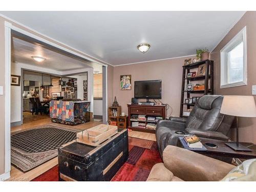 89 Mcnab Street E, Elora, ON - Indoor Photo Showing Living Room