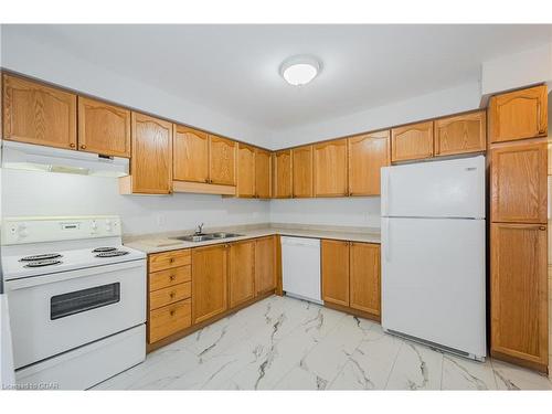 42-920 Edinburgh Road S, Guelph, ON - Indoor Photo Showing Kitchen