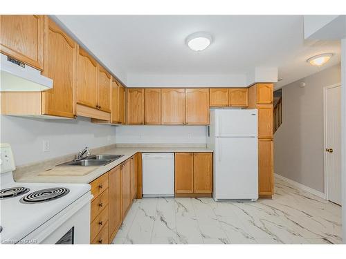 42-920 Edinburgh Road S, Guelph, ON - Indoor Photo Showing Kitchen With Double Sink